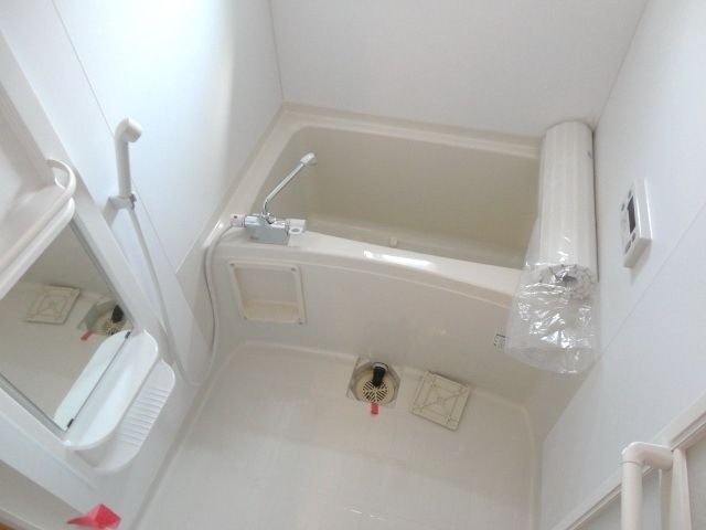 バス・シャワールーム　お風呂に窓があります