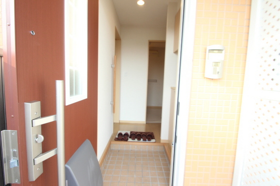 玄関　※別部屋の写真です