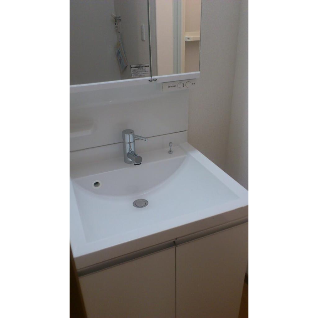 洗面設備　スペースが確保できる洗面所です