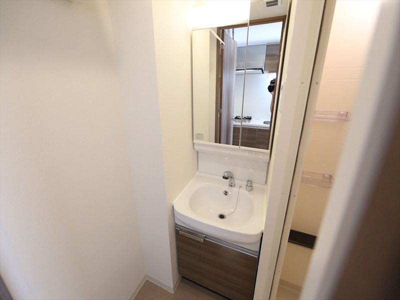 洗面設備　脱衣所　独立洗面台（シャンプードレッサー付）