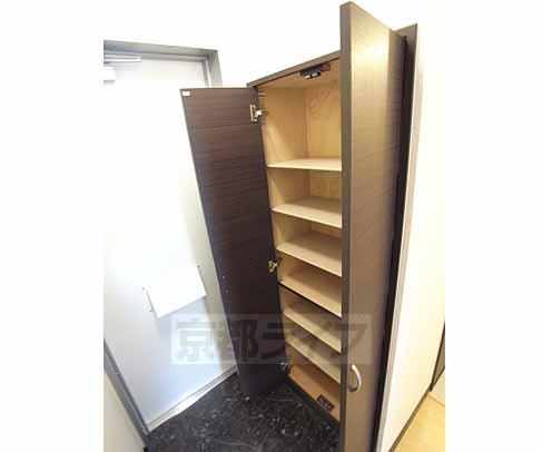 その他部屋・スペース　大きなシューズボックスです。