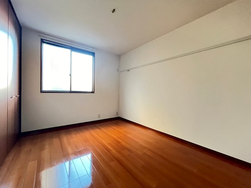 その他部屋・スペース　日当たりの良い寝室。