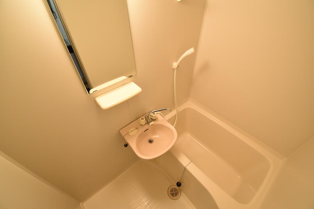 バス・シャワールーム　バス・トイレ別！