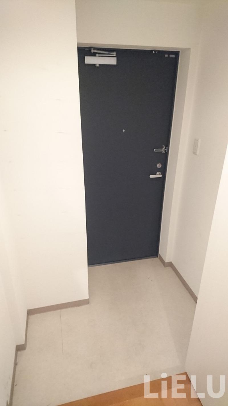 玄関　同シリーズ物件のモデルルームになります※現況優先