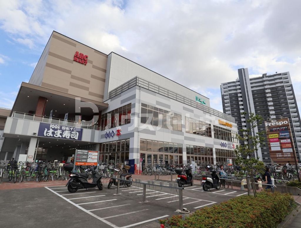 ショッピングセンター　ユニクロフレスポ八潮店（ショッピングセンター）まで570m