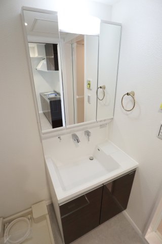 洗面設備　※別部屋のイメージ写真です。実際のお部屋とは異なります。