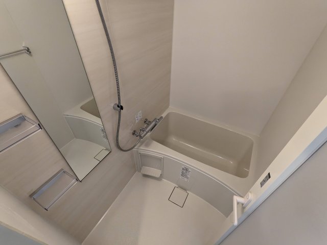 バス・シャワールーム　コンパクトで使いやすいお風呂です