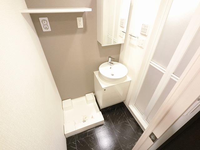 洗面設備　室内は現状を優先します