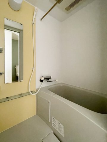 バス・シャワールーム　コンパクトで使いやすいお風呂です
