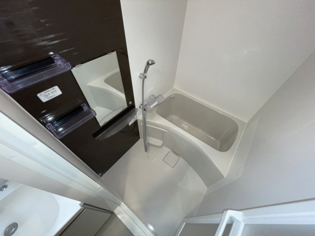 バス・シャワールーム　コンパクトで使いやすいお風呂です