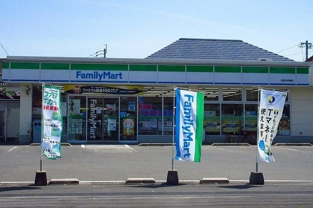 コンビニ　ファミリーマート多布施店（コンビニ）まで650m