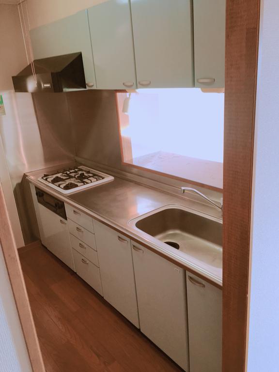 キッチン　3くちのガスコンロ付きです（＾＾）