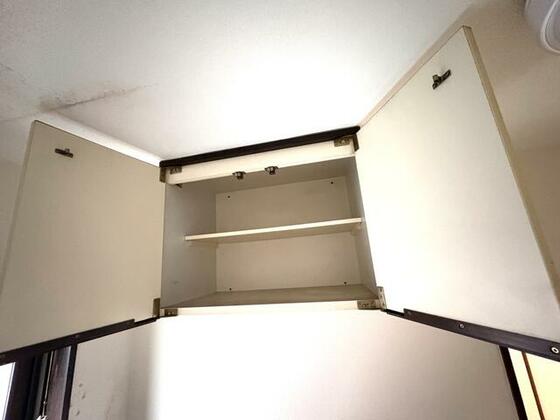 収納　キッチン吊戸棚