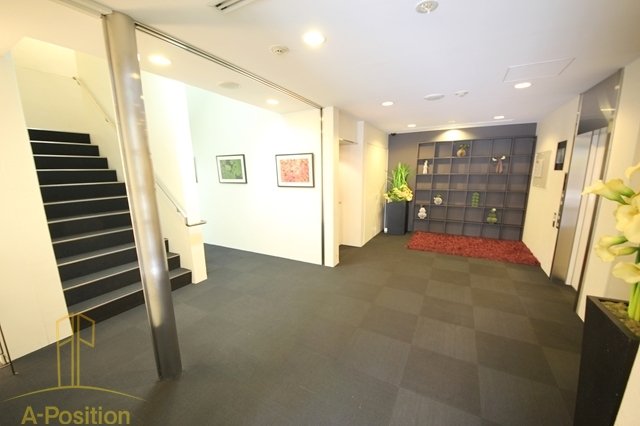 ロビー　W.O.B.NISHIUMEDA（ウォブニシウメダ）