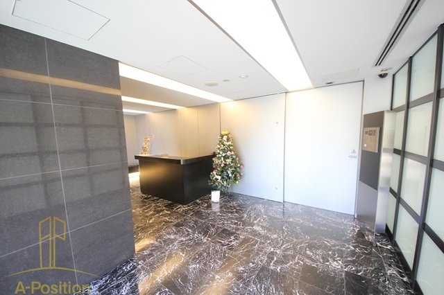 エントランス　W.O.B.NISHIUMEDA（ウォブニシウメダ）