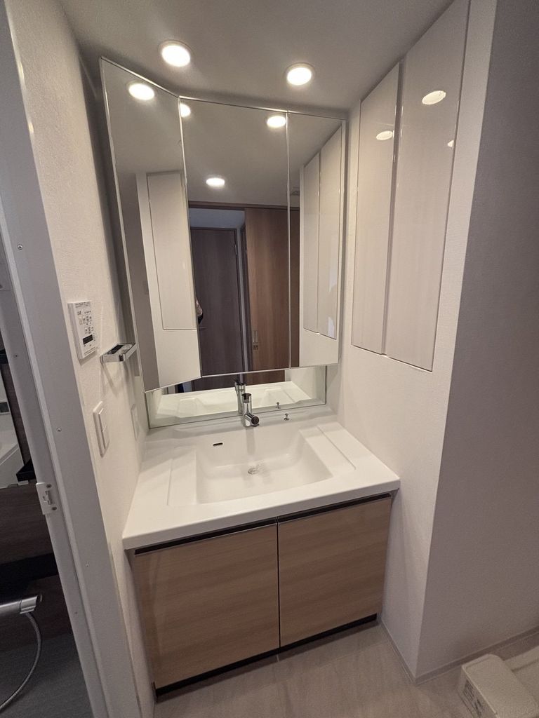 洗面設備　収納