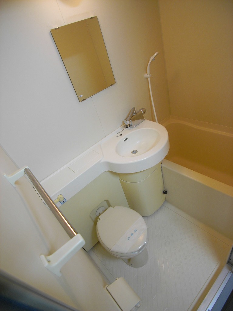 バス・シャワールーム　三点ユニットで使いやすく掃除も毎日できます。