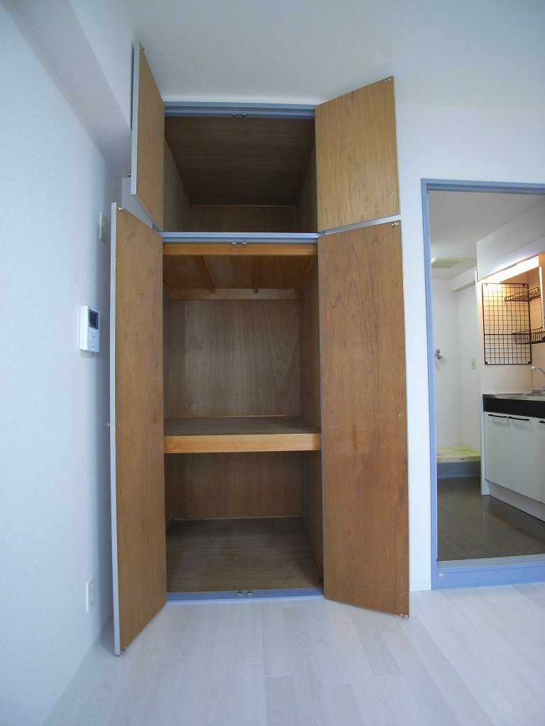 収納　天井まである押入です。