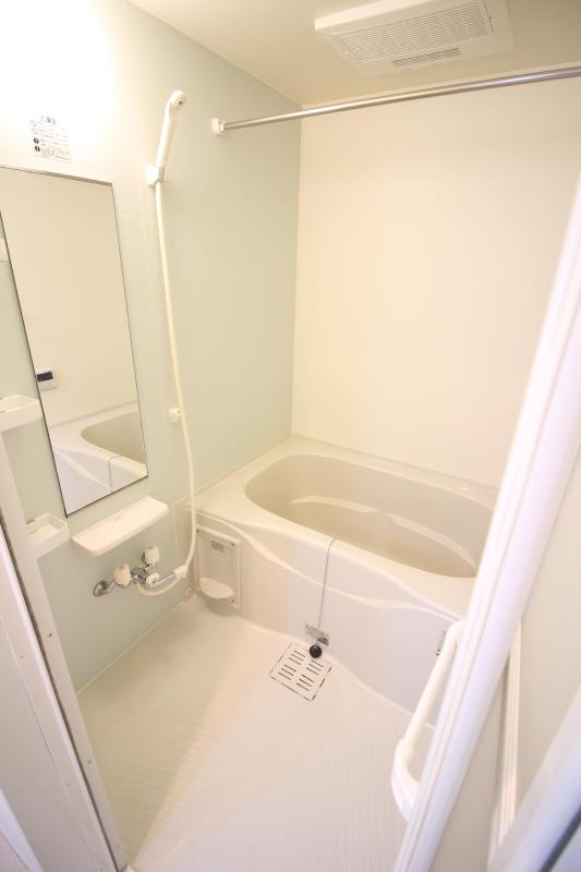 バス・シャワールーム　２　追い焚き機能、浴室乾燥機付きバス