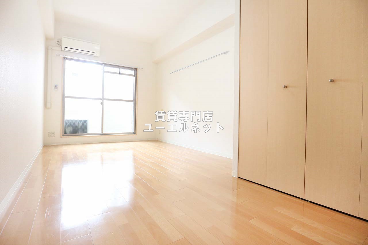 居室・リビング　ゆったりとくつろげる、落ち着きのある居室空間です