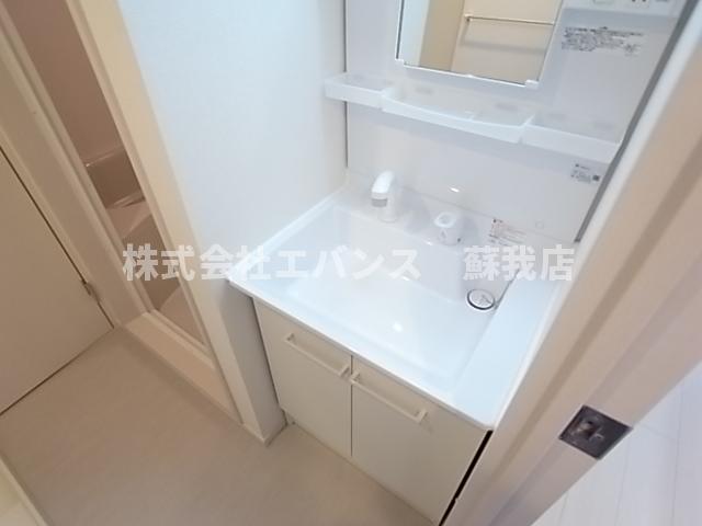 洗面設備　独立洗面台です