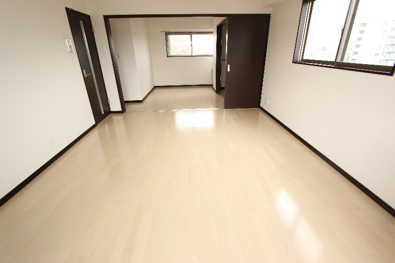 居室・リビング　※写真は別号室のものですので現状優先とさせていただきます