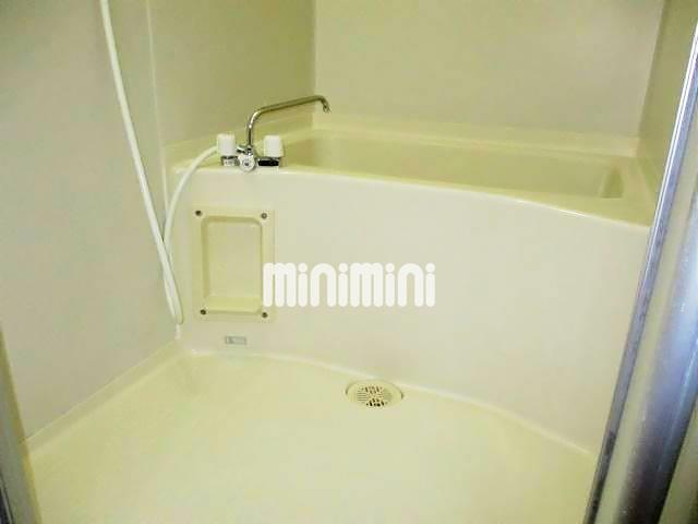 バス・シャワールーム　清潔感のあるお風呂