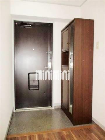 玄関　下駄箱付きの広い玄関