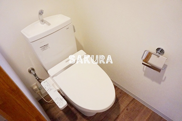 トイレ　嬉しい温水洗浄便座♪