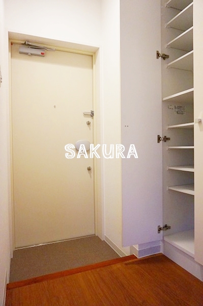 玄関　収納豊富なシューズボックスです♪