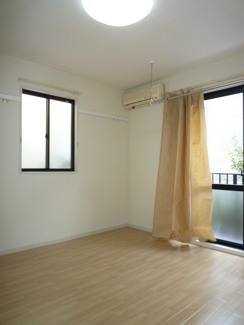 居室・リビング　※写真は別部屋のものです。（参考）