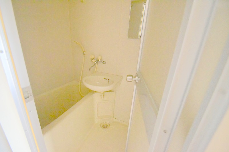 バス・シャワールーム　☆ゆったりバスルームです☆