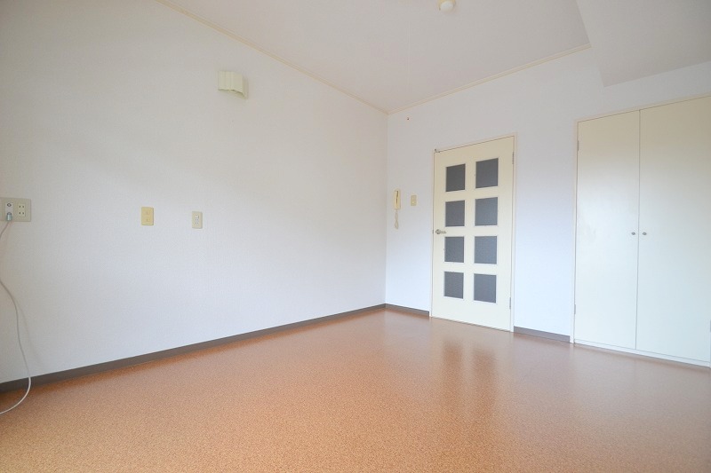 居室・リビング　☆広島駅まで徒歩５分☆きれいな室内です♪