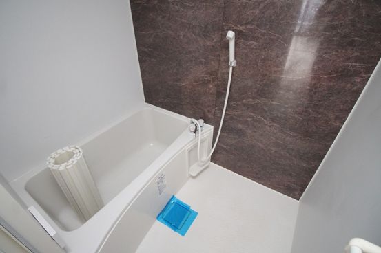 バス・シャワールーム　落ち着いた空間のお風呂です