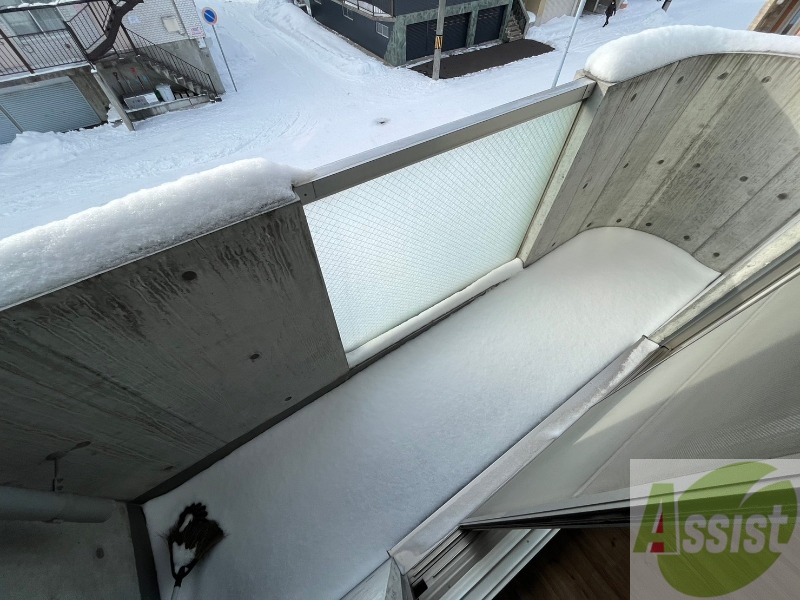 バルコニー　バルコニーは幅があり、広い印象を受けました。