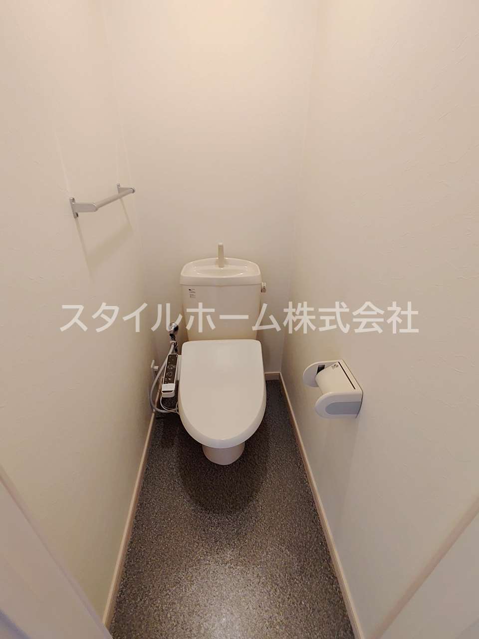 トイレ　別部屋写真です。