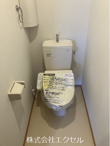 トイレ　温水洗浄便座付きのトイレです。