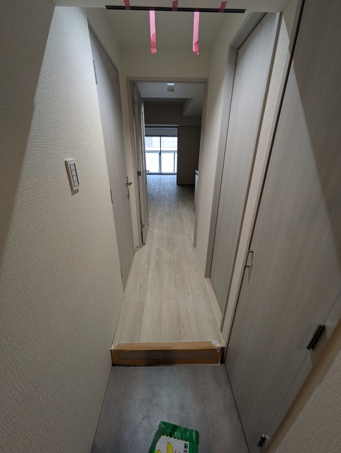 玄関　同タイプ参考写真（配色形状等異なる場合があります）
