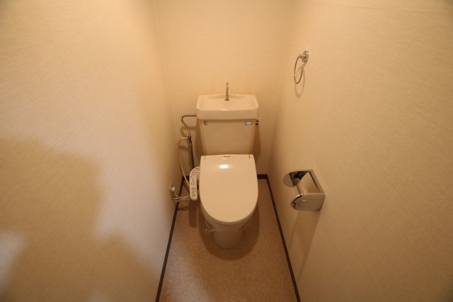 トイレ　※別室の参考写真の為、現況優先です。