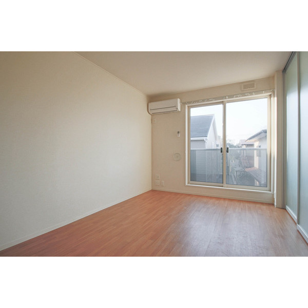 居室・リビング　同じ建物の別のお部屋