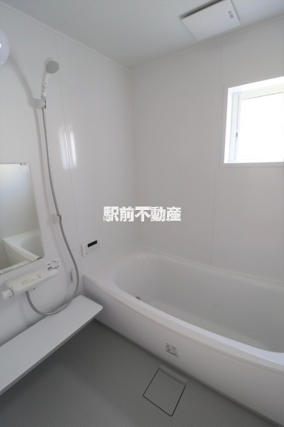 バス・シャワールーム　ゆったり足を伸ばせます☆