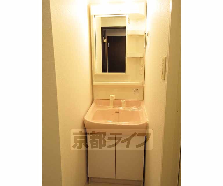 洗面設備　独立洗面台。