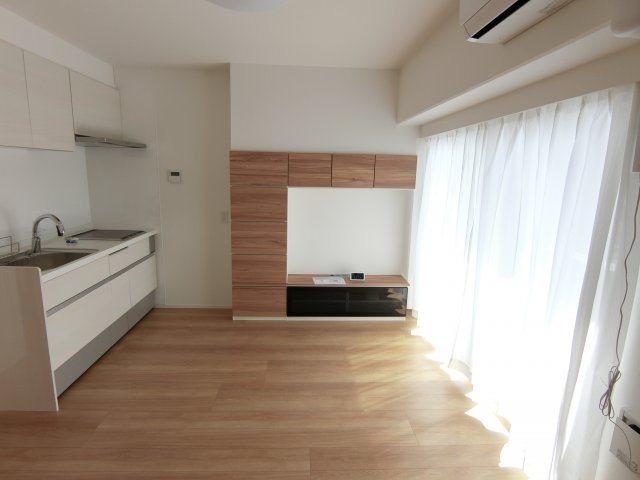 居室・リビング　こちらのリビングで趣味の時間をお楽しみください