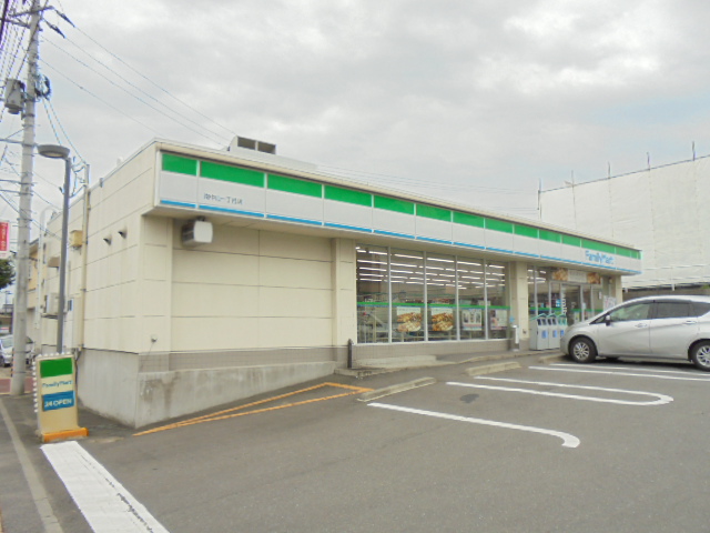 コンビニ　ファミリーマート南中山一丁目店（コンビニ）まで599m