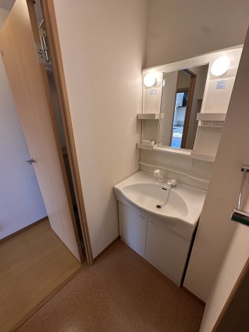 洗面設備　同仕様　反転の場合あり