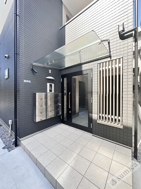 エントランス　明るいエントランスであなたのお帰りをお待ちします＾＾