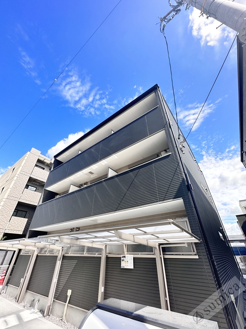 建物外観　モノトーンを基調とした洗礼された佇まい♪