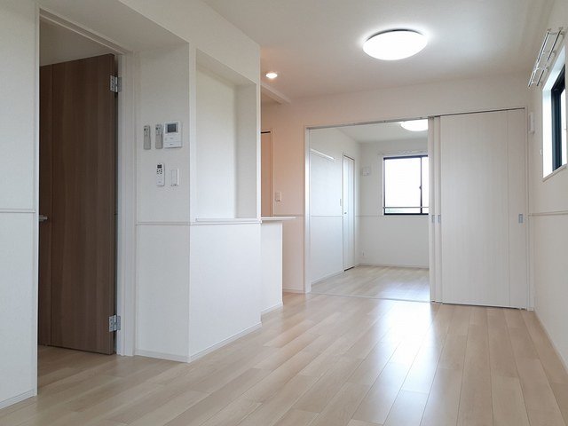 居室・リビング　こちらのリビングで趣味の時間をお楽しみください