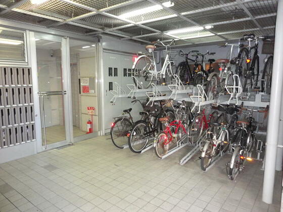 その他共有部分　オートロック、屋内駐輪場、防犯カメラ設置