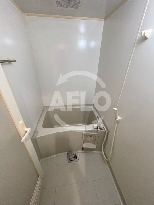 バス・シャワールーム　Shangri-La（シャングリラ）　浴室